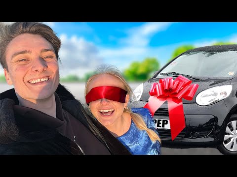 OVERRASKER MIN KÆRESTE MED EN BIL