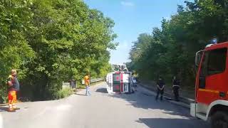 ambulanza-si-ribalta-in-via-pennini-tre-feriti