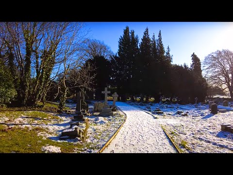 Snowy Walk Through a Charming English Village (4K HDR) ❄️