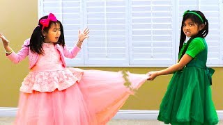 Jannie &amp; Emma Pretend Play Fixing Beautiful Dress