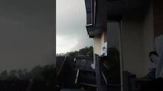 preview picture of video 'Detik-detik terbangnya atap bangunan Pondok pesantren didusun talang desa watuagung'
