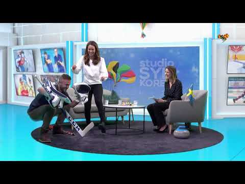 Mats Solheim testar hockey i Studio Sydkorea