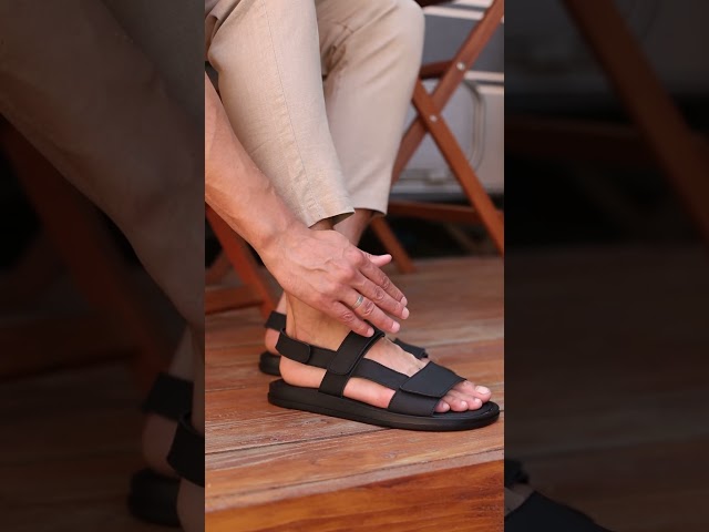 Чоботи жіночі шкіряні байка хутро 592641 Чорний Сандалі чоловічі шкіряні 589069 Чорні