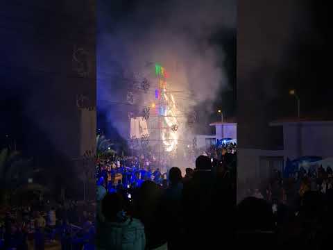 Celebrando bajo el castillo en Huantar - Huari, Ancash. #cultura #huari #castillo