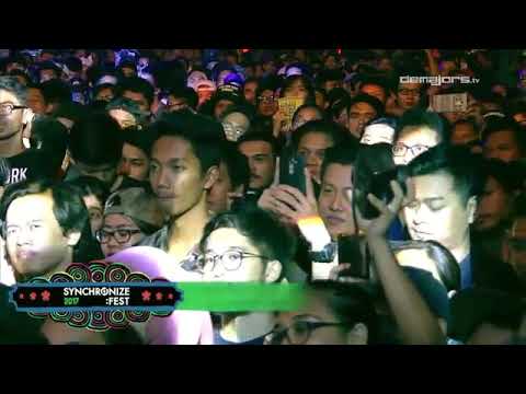 Ebiet G Ade ~ Cintaku Kandas Di Rerumputan (LIVE)