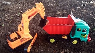 Download lagu Mainan Anak Excavator dan Truk Mengeruk Tanah - Toys for kids mp3