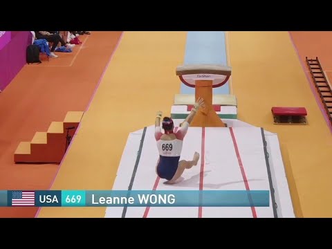 Leanne Wong falls on vault and misses vault Final - Qualifications - World Championships 2025