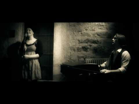 Maras April - Himmel aus Eis