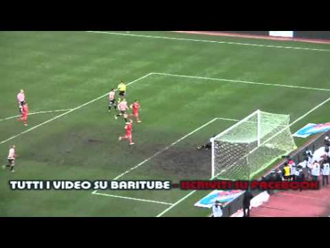 BARI PALERMO 1-1 TIFOSI BARESI E PALERMITANI COREOGRAFIE INNO FORMAZIONI E GOAL 19 12 2010.mpg