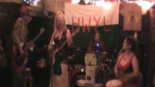 Hwyl live at the Cave
