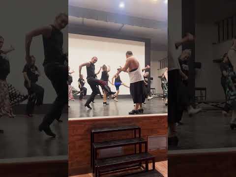 Camp 2024. El maestro Moisés Navarro trabajando por bulerías con nuestros chicos. #flamenco #bailar