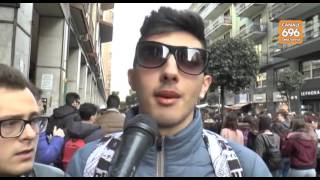 salerno-gli-studenti-in-corteo-per-dire-no-alla-violenza