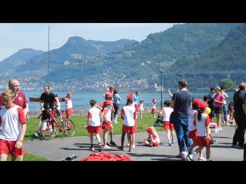 マラソン後も元気なラ・ガレンの小学生留学生たち【スイス留学.com】