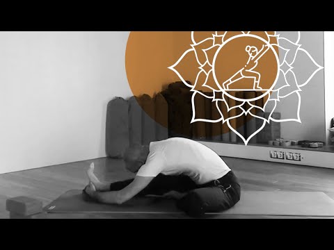 La flexion avant :  Jānuśīrṣāsana