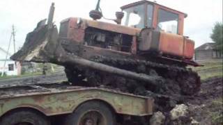 preview picture of video 'Погрузка трактора ДТ-75 на трал - Loading tractor bulldozer to trawl'
