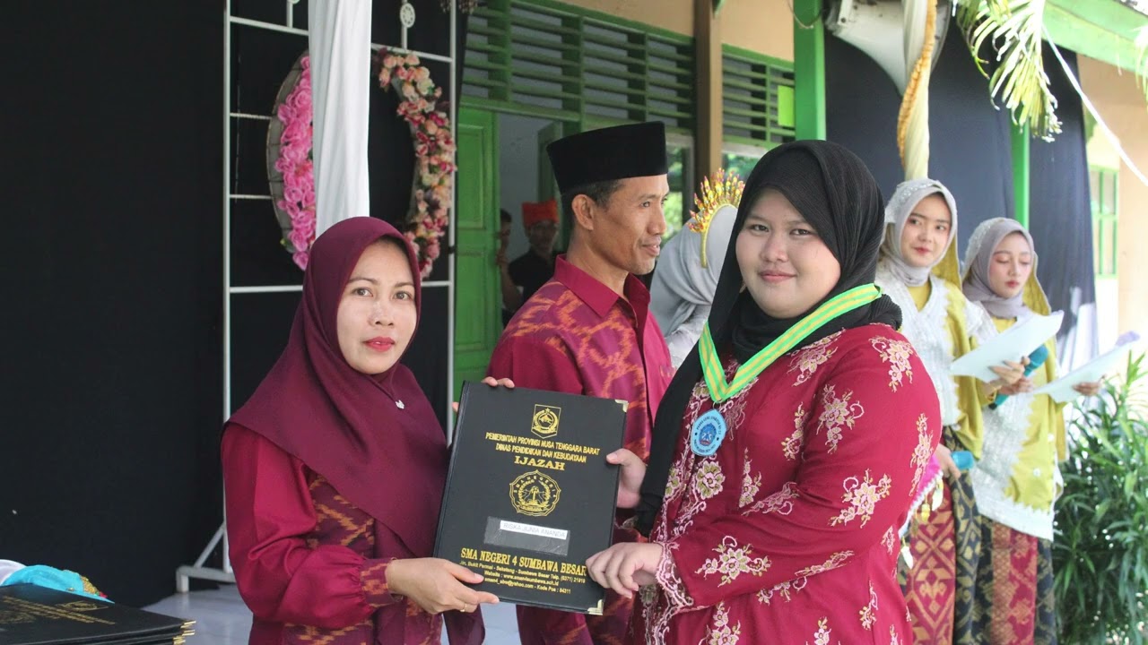 Acara wisuda purnasiswa kelas XII tahun 2025