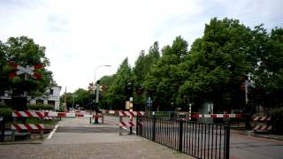 preview picture of video 'Spoorwegovergang Nieuweschans'