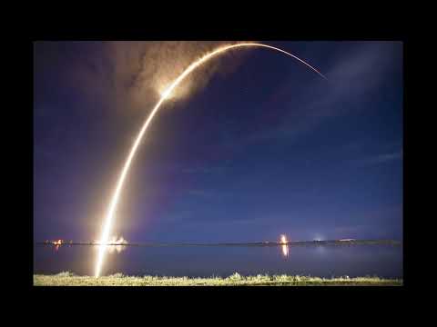 Cohete SLS y nave Orion en plataforma de lanzamiento para Artemis II