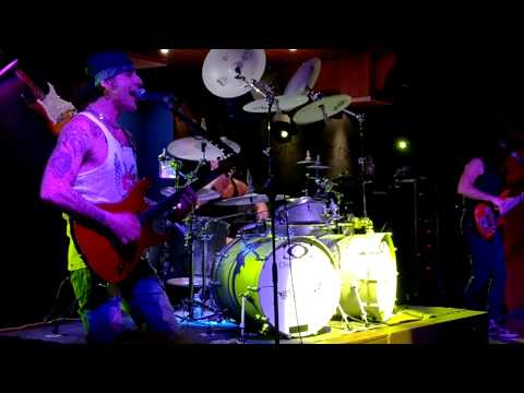 Terrana - Liquid Dynamite (Black Horse - Cermenate 2015)(live)