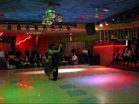  Kicca Tommasi  and  El Pibe Avellaneda  are  dancing  to  the  tango  "  No MIentas  "