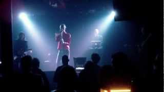 Minny Pops perform Glistering