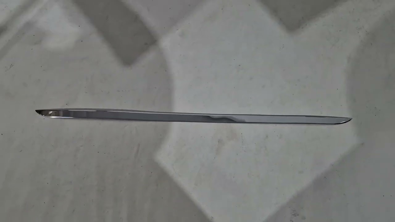 Volkswagen Passat B7 2012-2015 Listwa bagażnika Carmos (SD) Video 1