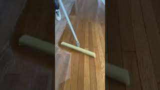 Download lagu Nuestro esmalte de poliuretano transparente funciona como un elegante barniz para pisos de madera mp3