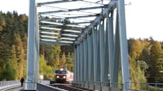 preview picture of video 'Finnish Intercity  passed Vaajakoski railway bridge.'