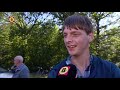 Mensen ontdaan door bekladdingen oorlogsgraven Mierlo