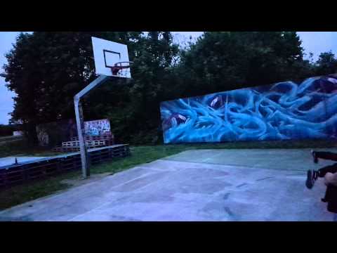 Flex-Holik playing Basketball an different way :D