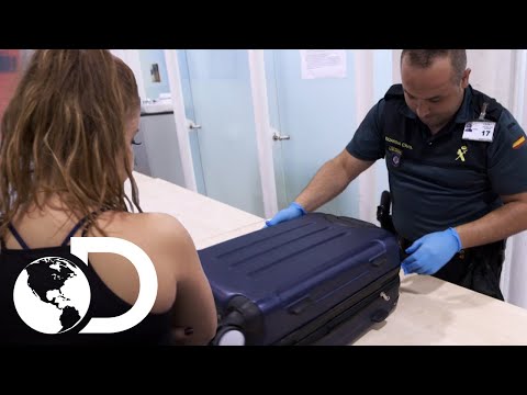 Passageira tenta escapar do controle alfandegário | Controle de Fronteiras | Discovery Brasil