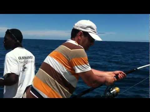 tropical fishing :carangue de mada prise au gunz.MOV