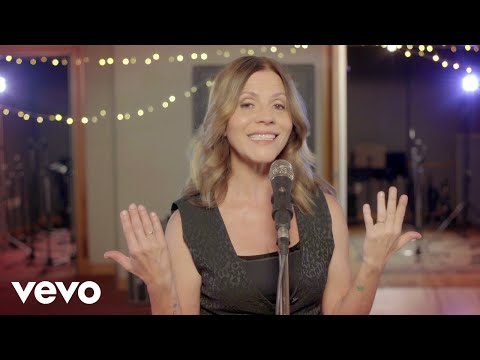 Marcela Morelo - La Vida Es un Carnaval (Official Video) ft. Los Palmeras