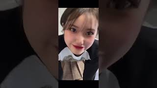 【胸チラ】めちゃくちゃ谷間見えてる