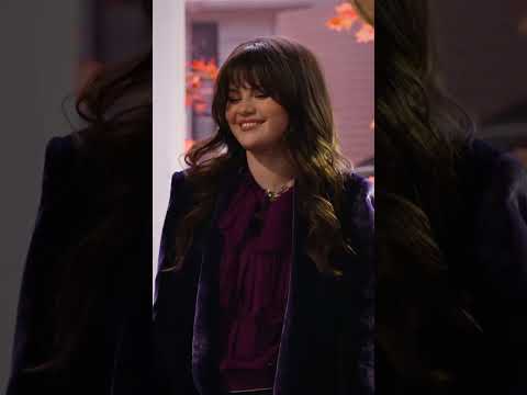 Los Hechiceros Más Allá De Waverly Place | Los Russo Trabajan Juntos | Disney Channel Latino