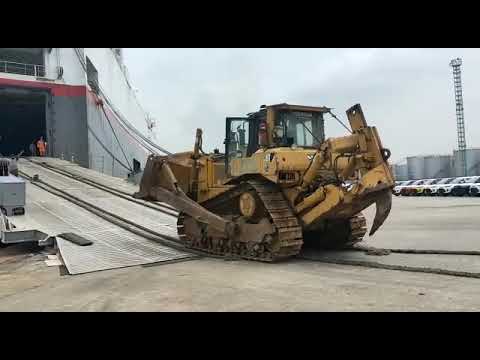 D8R move to RoRo Ship #caterpillar #bulldozer #heavymachinery #mining #roro #loading #shipping