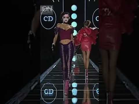 Christian Dior Fall winter 2003 #christiandior #catwalk #horsewalk #model #2003 #modelling