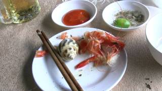 preview picture of video 'アキーラさん海鮮料理！ベトナム・ブンタウビーチ4！VungTau-Beach Vietnam'