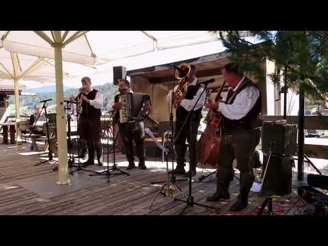 Die  Runden Oberkrainer / Okrogli muzikanti - Viel Glück im Neuen Jahr / Zaplešimo v novo leto