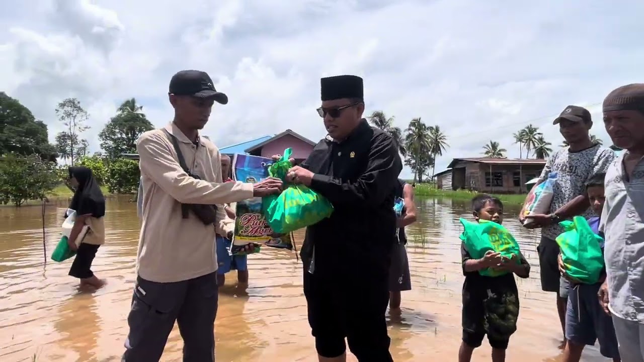 Gus Adib Fuad Kunjungi Warga Terdampak Banjir di Kampung Sumber Rejeki