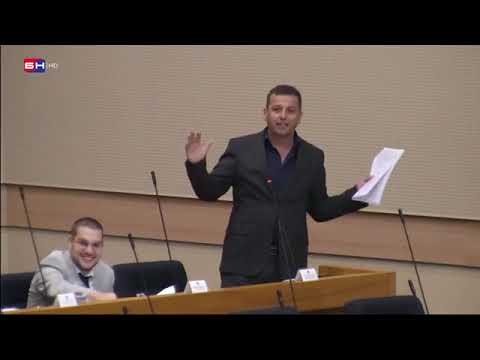 URNEBESNO - SMJEH DO SUZA  u sali Skupštine tokom rasprave o šizogenim revizorskim izvještajima