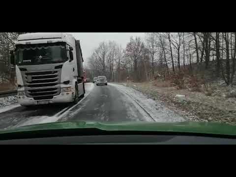 Ciężarówki ślizgają się na podjazdach - droga wojewódzka nr 297 Bolesławiec - Lwówek Śląski