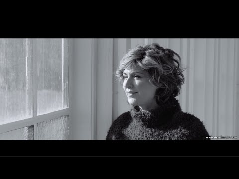 Video thumbnail for Crying in the Chapel
