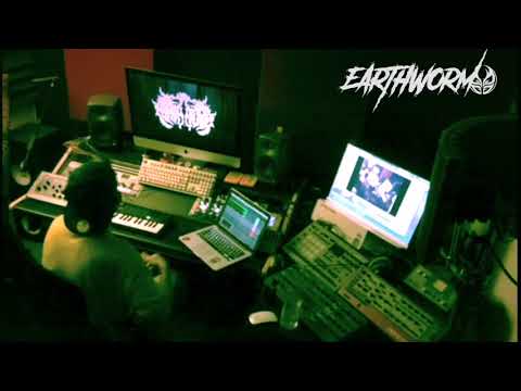 EARTHWORM Live Stream - LOONEY'S MONDAY NIGHT