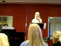 Kattis Sjunger Färger I En Vind Från Filmen Pocahontas