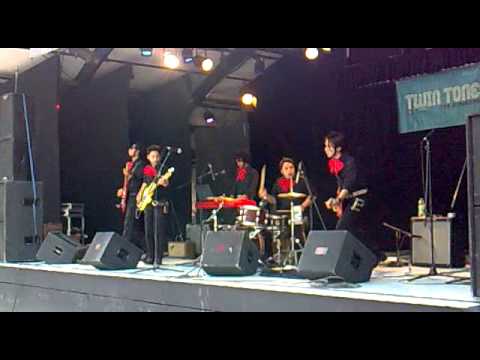 Twin Tones - el ultimo tren al paso