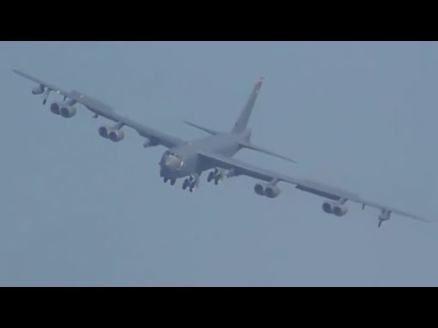 INCREDIBLE USAF B-52 Stratofortress SHORT Approach into RAF Fairford after Fly Past! (2019)