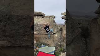 Video thumbnail of Trave de Kenny, 7A. Navalosa