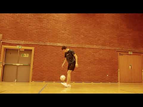 Freestyle Football in Slow Motion | Erlend Fagerli (2021)