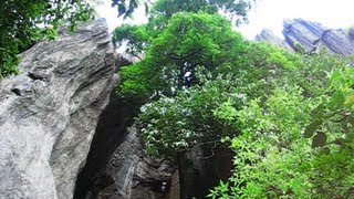 preview picture of video 'Yana caves inside view Bhairaveshwara shikhara AVI'